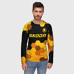 Лонгслив мужской Skoda - gold gradient: символ сверху, цвет: 3D-принт — фото 2