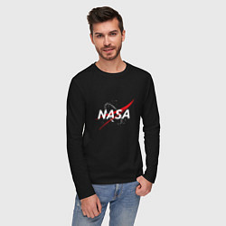 Лонгслив хлопковый мужской NASA: Space Arrow цвета черный — фото 2