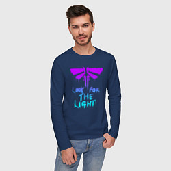 Лонгслив хлопковый мужской ЦИКАДЫ LOOK FOR THE LIGHT, цвет: тёмно-синий — фото 2