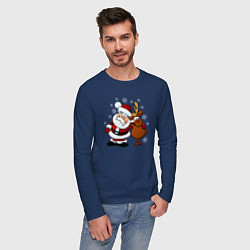 Лонгслив хлопковый мужской Санта и олень, цвет: тёмно-синий — фото 2