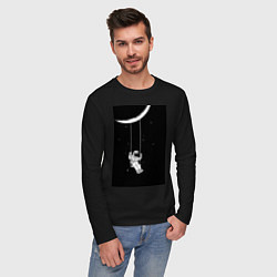 Лонгслив хлопковый мужской Космонавт на качелях планета, цвет: черный — фото 2