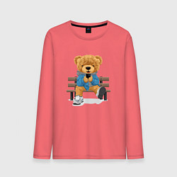 Лонгслив хлопковый мужской Плюшевый медведь на скамейке, цвет: коралловый