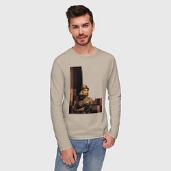 Лонгслив хлопковый мужской Женщина с автоматом ретрофутуризм поп-арт 1970-е, цвет: миндальный — фото 2