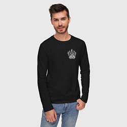 Лонгслив хлопковый мужской Лапа медведя - оберег в кельтском стиле, цвет: черный — фото 2
