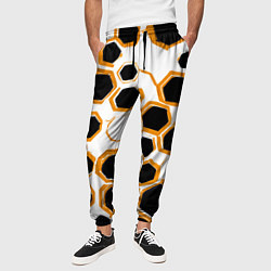 Брюки на резинке мужские Чёрно-жёлтые шестиугольники на белом фоне, цвет: 3D-принт — фото 2