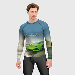 Рашгард мужской Ламборджини на берегу океана, цвет: 3D-принт — фото 2