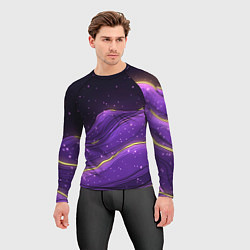 Рашгард мужской Фиолетовая текстура с золотыми звездочками, цвет: 3D-принт — фото 2