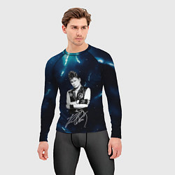 Рашгард мужской Юрий Хой черно-белый портрет с подписью, цвет: 3D-принт — фото 2