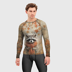Рашгард мужской Осенней енот в шарфе, цвет: 3D-принт — фото 2