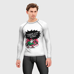 Рашгард мужской Каждый кулик свое болото хвалит разноцветная орнам, цвет: 3D-принт — фото 2