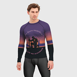 Рашгард мужской На бога надейся фиолетовый арт, цвет: 3D-принт — фото 2