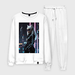 Костюм хлопковый мужской Девушка с кошачьими ушами стоит на фоне небоскребо, цвет: белый