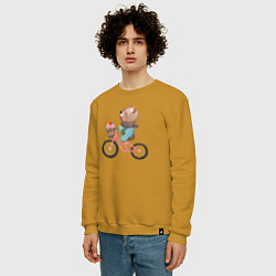 Свитшот хлопковый мужской Медведь с цветами на велосипеде, цвет: горчичный — фото 2