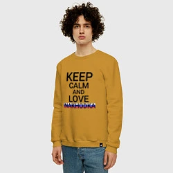 Свитшот хлопковый мужской Keep calm Nakhodka Находка, цвет: горчичный — фото 2