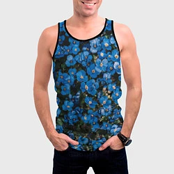 Майка-безрукавка мужская Поле синих цветов фиалки лето, цвет: 3D-черный — фото 2