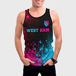 Майка-безрукавка мужская West Ham - neon gradient: символ сверху, цвет: 3D-черный — фото 2