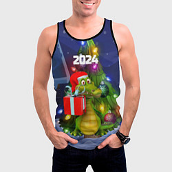 Майка-безрукавка мужская Дракон с подарком у елки, цвет: 3D-черный — фото 2