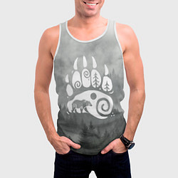 Майка-безрукавка мужская След Велеса на фоне леса, цвет: 3D-белый — фото 2