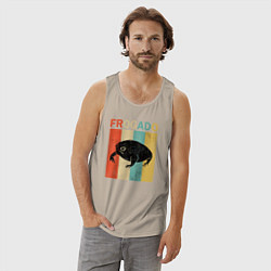 Майка мужская хлопок Дождевая жаба Frog Avocado, цвет: миндальный — фото 2