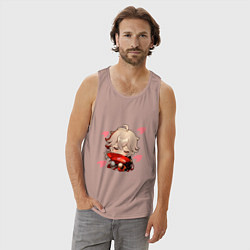 Майка мужская хлопок Маленький Казуха ест геншин импакт, цвет: пыльно-розовый — фото 2