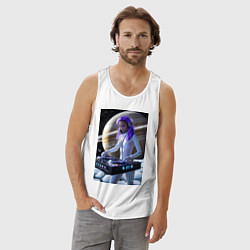 Майка мужская хлопок Девушка космо DJ на фоне сатурна, цвет: белый — фото 2