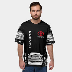 Футболка оверсайз мужская Toyota Tundra Следы шин, цвет: 3D-принт — фото 2