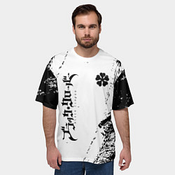 Футболка оверсайз мужская Black clover чёрный клевер вертикальная надпись, цвет: 3D-принт — фото 2