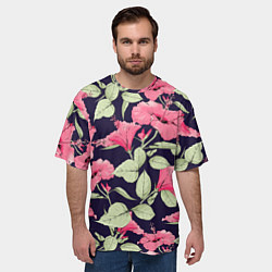 Футболка оверсайз мужская Цветы Розовые Гибискусы На Тёмно-Синем Фоне, цвет: 3D-принт — фото 2