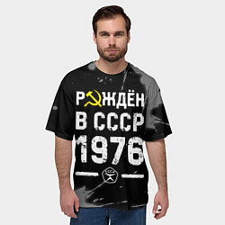 Футболка оверсайз мужская Рождён в СССР в 1976 году на темном фоне, цвет: 3D-принт — фото 2