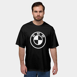 Футболка оверсайз мужская BMW белое лого, цвет: 3D-принт — фото 2