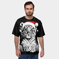 Футболка оверсайз мужская Милый тигрёнок на Рождество, цвет: 3D-принт — фото 2