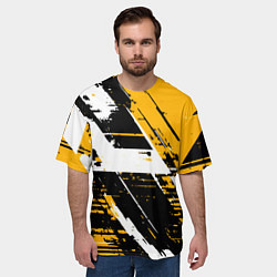 Футболка оверсайз мужская Diagonal black and white stripes on a yellow backg, цвет: 3D-принт — фото 2