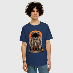 Футболка оверсайз мужская Космонавт диджей - cosmo DJ, цвет: тёмно-синий — фото 2