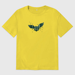 Футболка оверсайз мужская Летящая сова в тенистом зеленом лесу, цвет: желтый