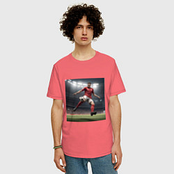Футболка оверсайз мужская Футболист пинающий мяч, цвет: коралловый — фото 2