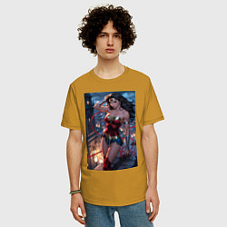 Футболка оверсайз мужская Чудо-женщина на крыше с городским фоном в стиле ко, цвет: горчичный — фото 2