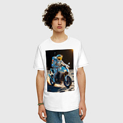 Футболка оверсайз мужская Космонавт ездит на мотоцикле по Луне, цвет: белый — фото 2