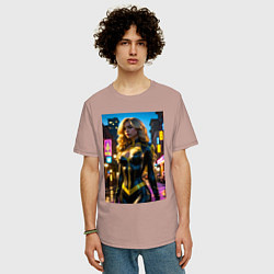 Футболка оверсайз мужская Черная Канарейка на улице города, цвет: пыльно-розовый — фото 2