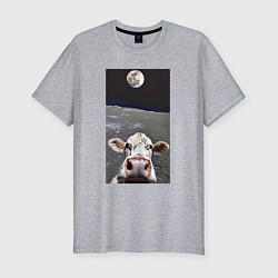 Мужская slim-футболка Корова делает селфи на Луне - Земля в космосе