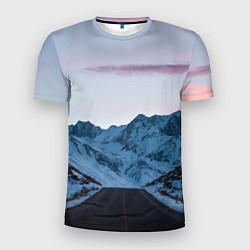 Мужская спорт-футболка Белые зимние горы с дорогой