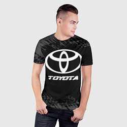 Футболка спортивная мужская Toyota speed на темном фоне со следами шин, цвет: 3D-принт — фото 2