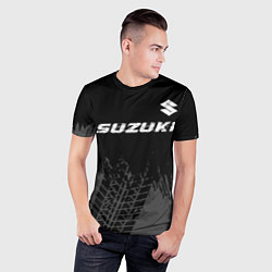 Футболка спортивная мужская Suzuki speed на темном фоне со следами шин: символ, цвет: 3D-принт — фото 2