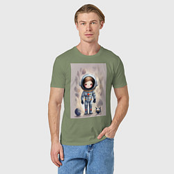 Футболка хлопковая мужская Милый маленький космонавт - нейросеть, цвет: авокадо — фото 2