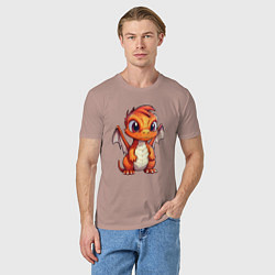 Футболка хлопковая мужская Милый маленький новогодний дракон 2024, цвет: пыльно-розовый — фото 2