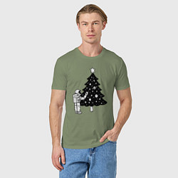 Футболка хлопковая мужская Космическая ёлочка, цвет: авокадо — фото 2