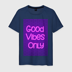 Футболка хлопковая мужская Неоновая надпись good vibes only и кирпичная стена, цвет: тёмно-синий