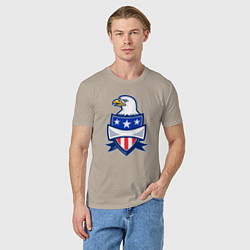 Футболка хлопковая мужская Орёл и американский щит, цвет: миндальный — фото 2