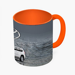 Кружка 3D Toyota Land Cruiser на фоне скалы, цвет: 3D-белый + оранжевый