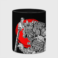 Кружка 3D Самурай с мечом на черном фоне, цвет: 3D-белый + черный — фото 2