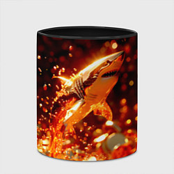 Кружка 3D Золотая акула и море золотых монет, цвет: 3D-белый + черный — фото 2